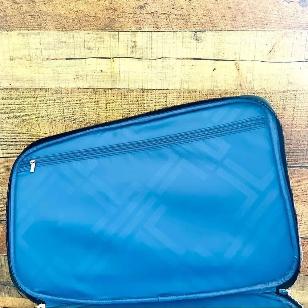 Tumi pre loved